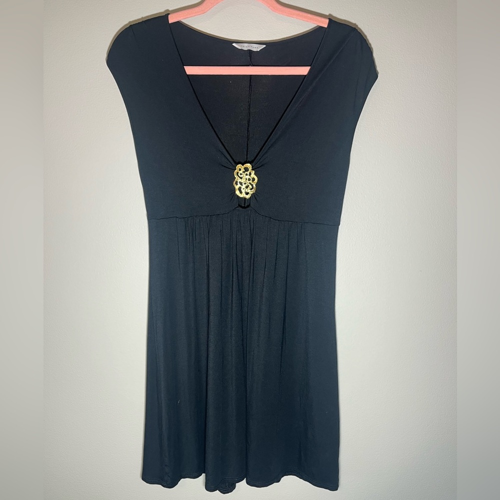 TRINA TURK Dress Sleeveless V Neck Black Gold Broach/Medallion Mini Sz Medium